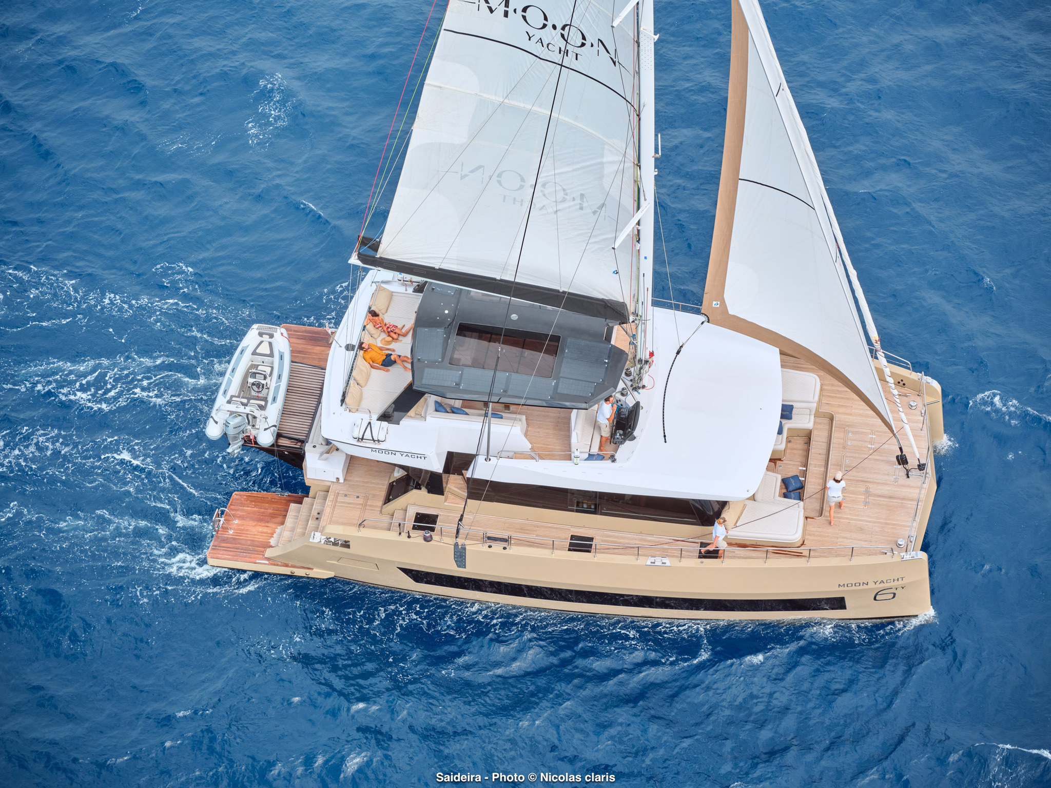 Pro - aerial underway sail
