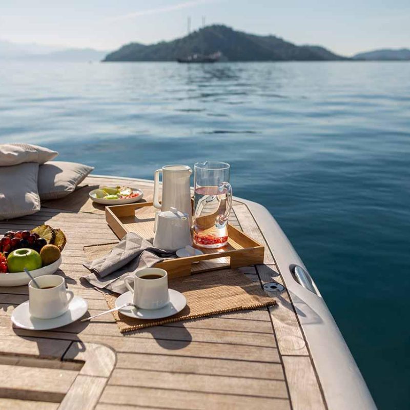 Shutterstock 1403943440 breakfast on yacht
